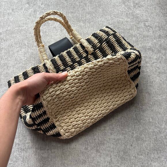 BTB Straw Tote Bag - Picture 4 of 5